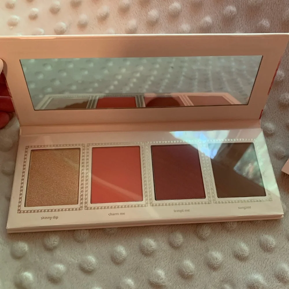 Jouer Gather & Glow Face Palette - Champagne & Macarons - Picture 2 of 10